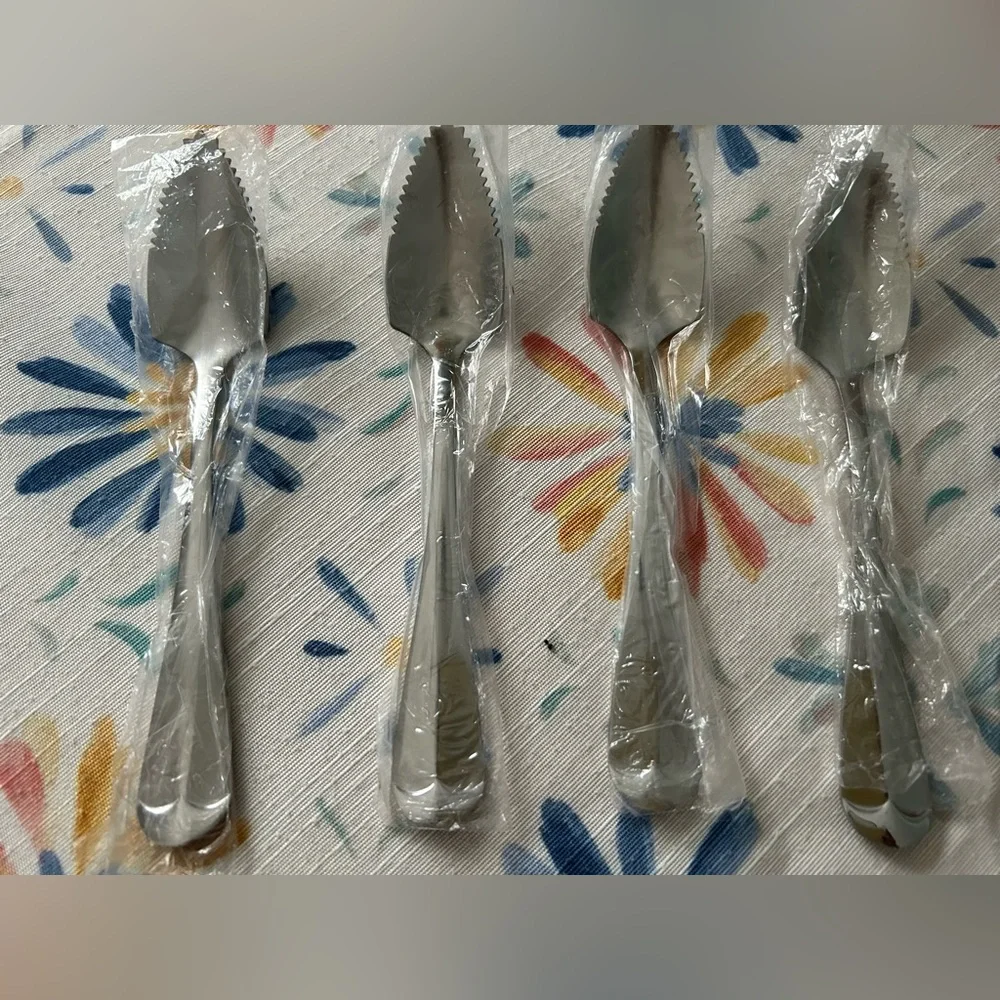 Grapefruit Spoons Set of Four (4) - Picture 2 of 3